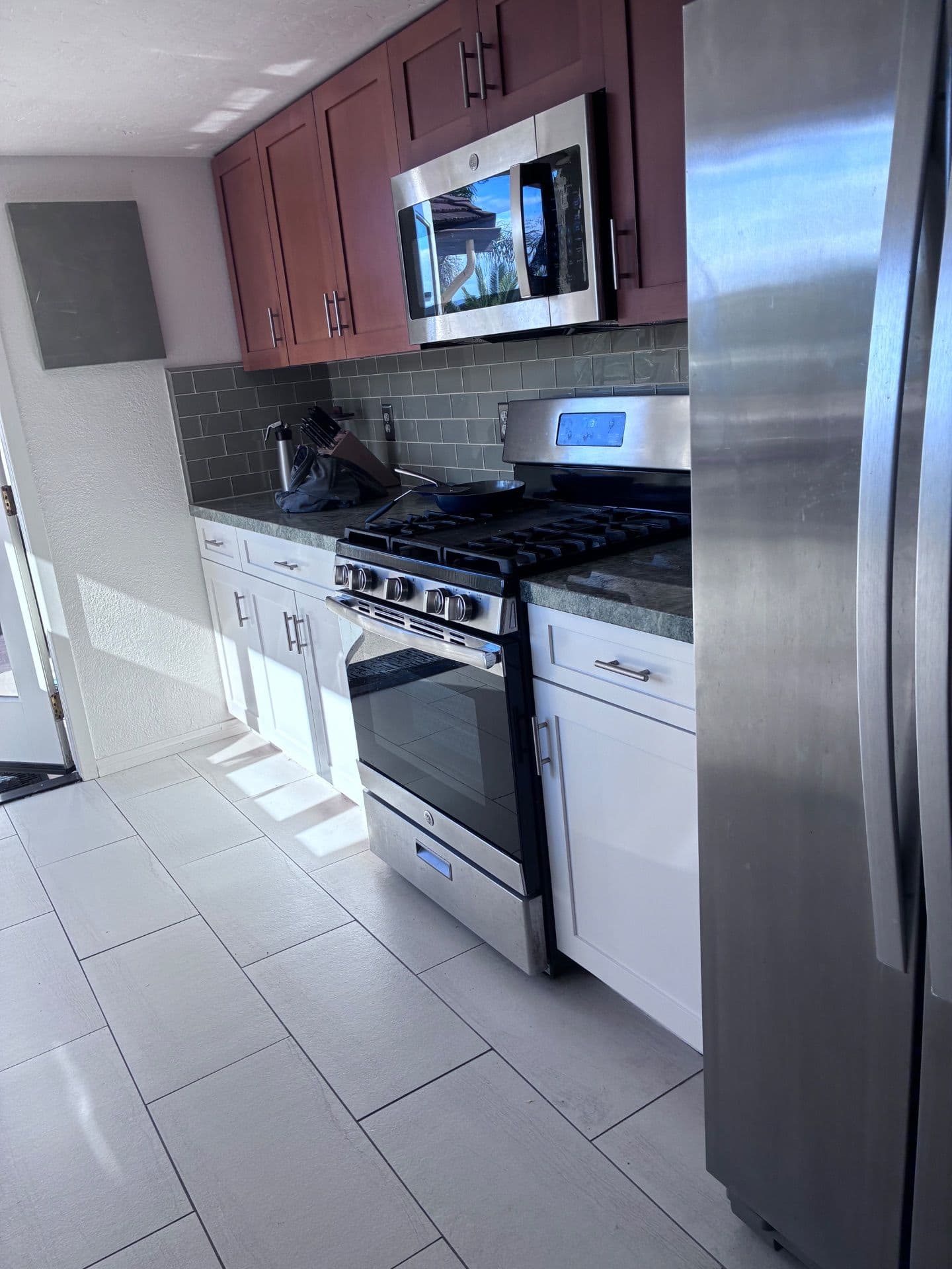 Gallery photos for Modern Makeover for Kitchen and Staircase: Image #6